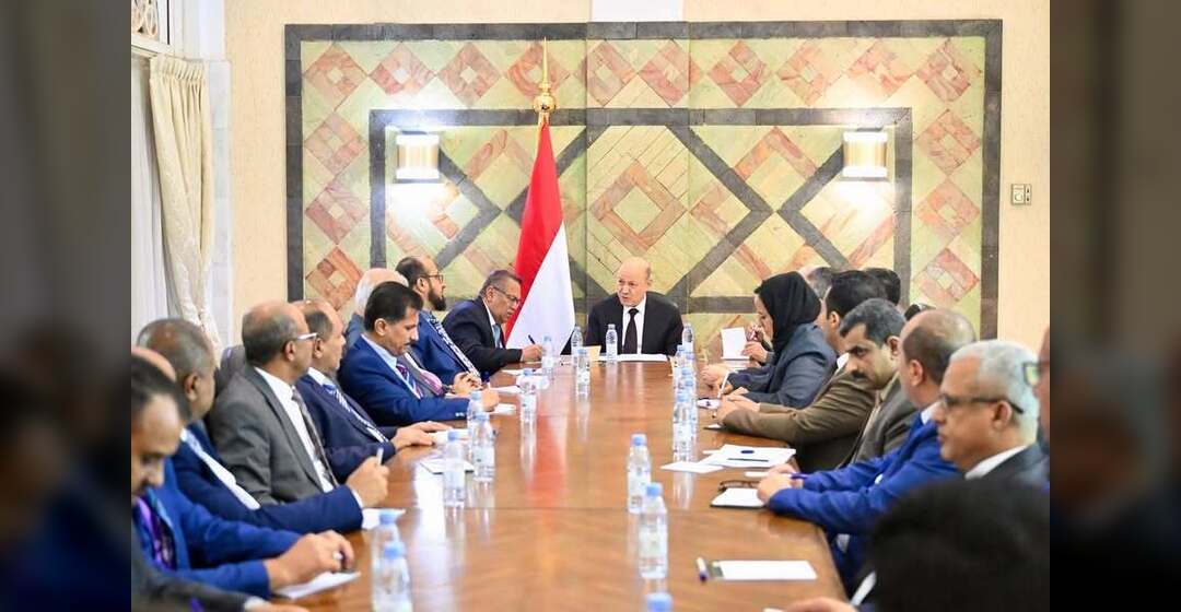 رئيس مجلس القيادة يستقبل قيادات التكتل الوطني