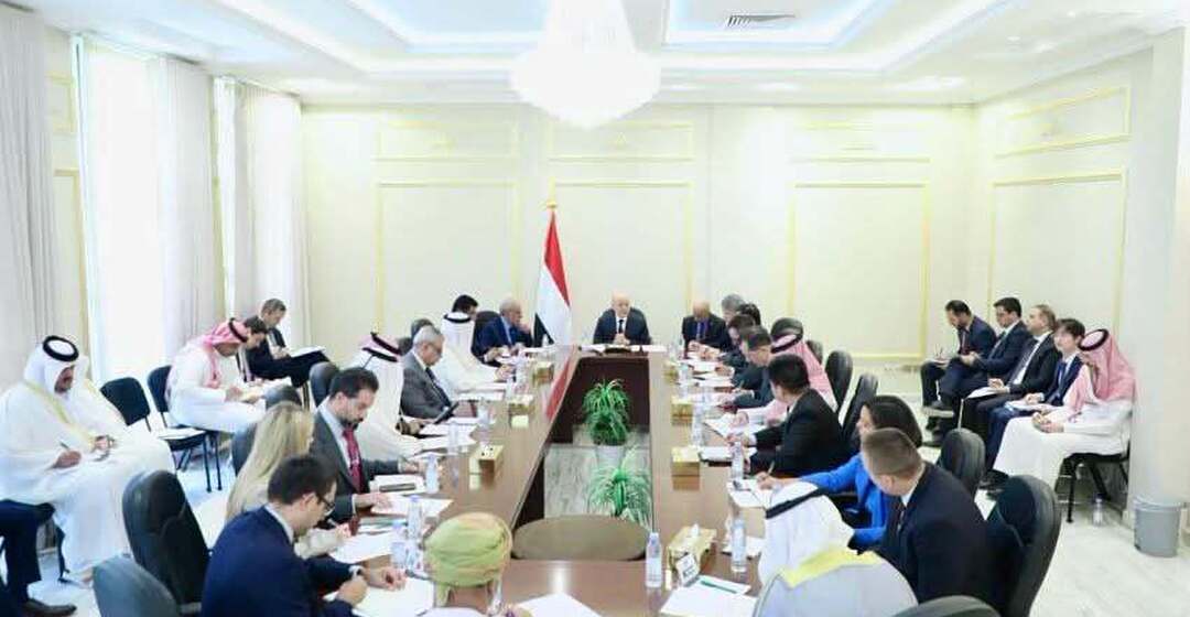 رئيس مجلس القيادة: رحلة طائرة الحرس الثوري إلى صنعاء خرقٌ سافر للسيادة اليمنية وتحدٍ مباشر للنظام الدولي
