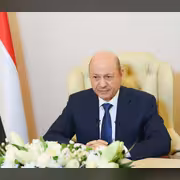 العليمي يشيد ببسالة أبطال القوات المسلحة ويؤكد حزم الدولة في مواجهة الميلشيات