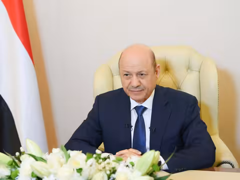 العليمي يشيد ببسالة أبطال القوات المسلحة ويؤكد حزم الدولة في مواجهة الميلشيات