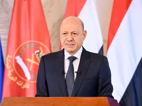 العليمي يعلن انطلاق «فجر اليمن».. والقوات المسلحة تسيطر على باب المندب وذوباب